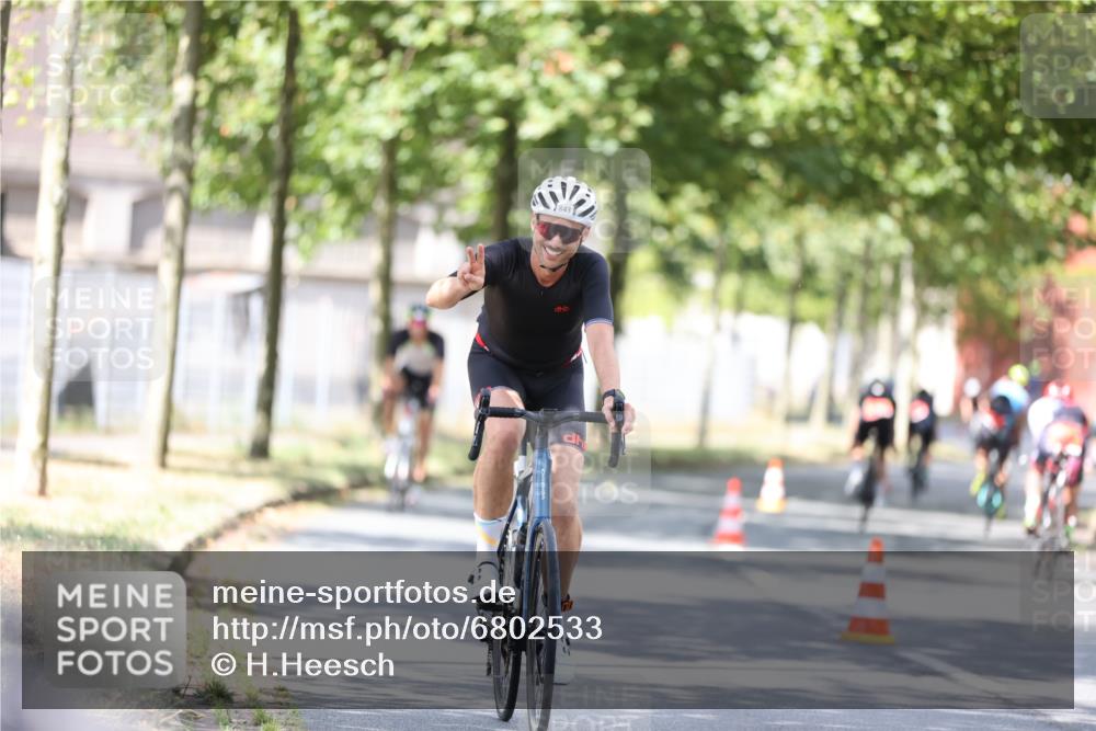 11.08.2024 - GEWOBA Citytriathlon Bremen H.Heesch http://msf.ph/oto/6802533 11.08.2024 12:03:52 Laufen  meine-sportfotos.de