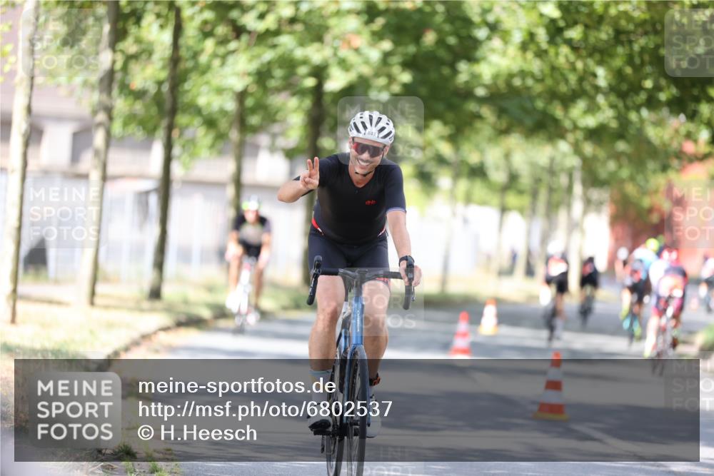 11.08.2024 - GEWOBA Citytriathlon Bremen H.Heesch http://msf.ph/oto/6802537 11.08.2024 12:03:52 Laufen  meine-sportfotos.de