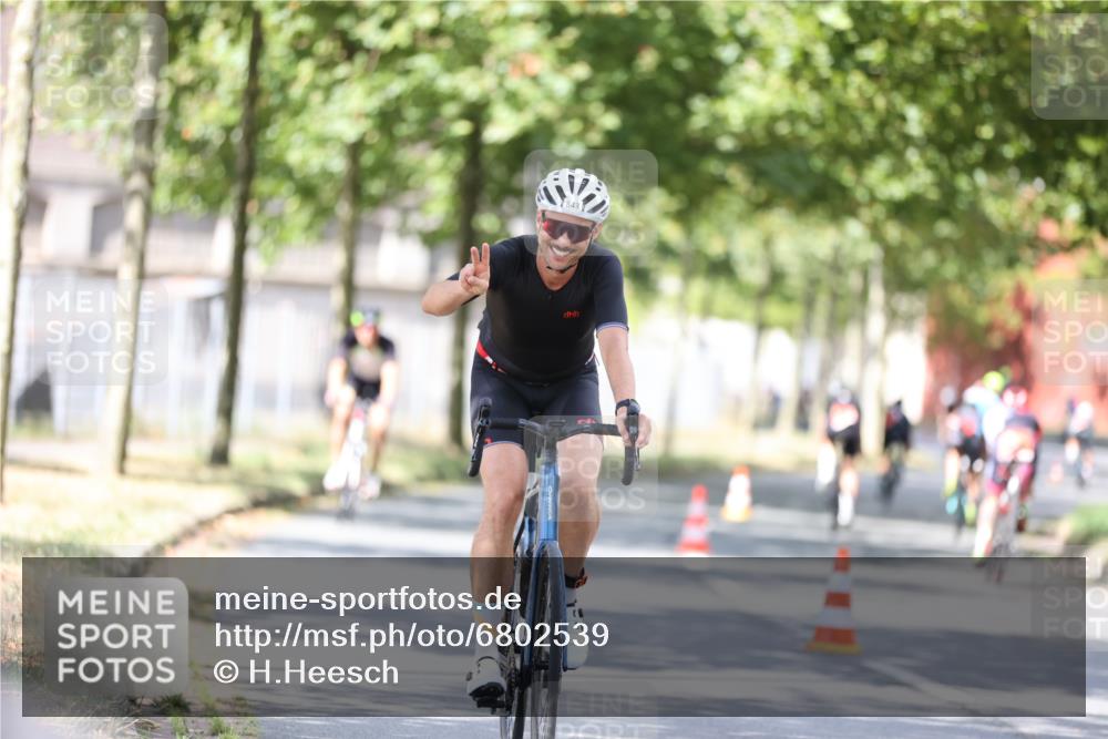11.08.2024 - GEWOBA Citytriathlon Bremen H.Heesch http://msf.ph/oto/6802539 11.08.2024 12:03:52 Laufen  meine-sportfotos.de