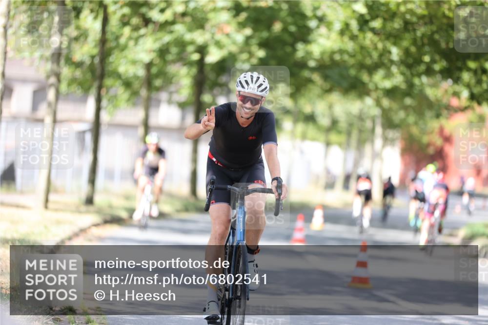 11.08.2024 - GEWOBA Citytriathlon Bremen H.Heesch http://msf.ph/oto/6802541 11.08.2024 12:03:52 Laufen  meine-sportfotos.de