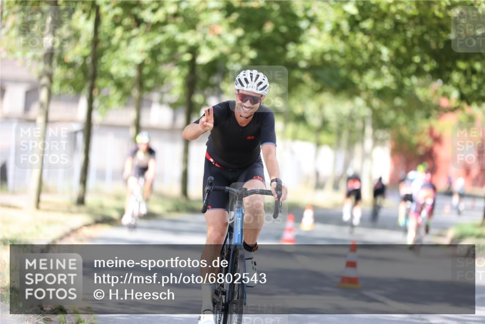 11.08.2024 - GEWOBA Citytriathlon Bremen H.Heesch http://msf.ph/oto/6802543 11.08.2024 12:03:52 Laufen  meine-sportfotos.de