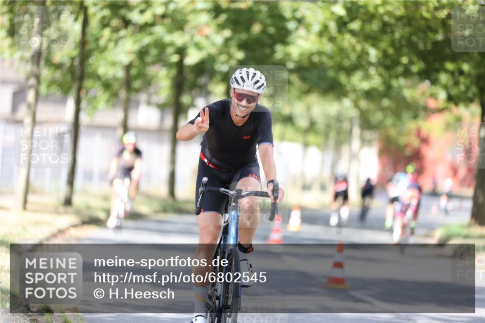 11.08.2024 - GEWOBA Citytriathlon Bremen H.Heesch http://msf.ph/oto/6802545 11.08.2024 12:03:52 Laufen  meine-sportfotos.de