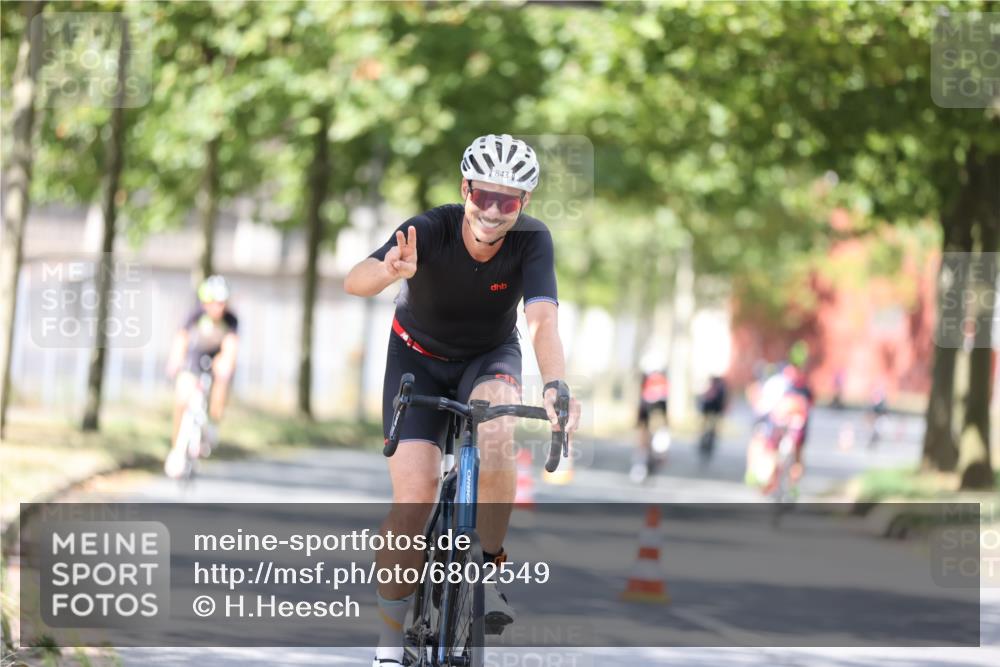 11.08.2024 - GEWOBA Citytriathlon Bremen H.Heesch http://msf.ph/oto/6802549 11.08.2024 12:03:52 Laufen  meine-sportfotos.de