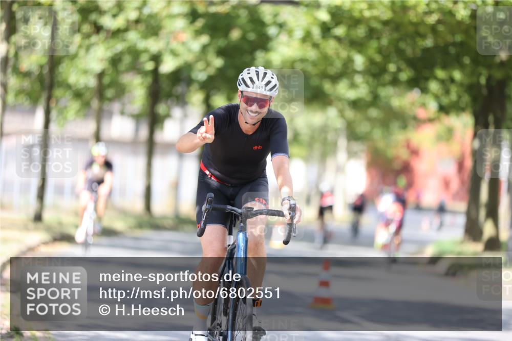 11.08.2024 - GEWOBA Citytriathlon Bremen H.Heesch http://msf.ph/oto/6802551 11.08.2024 12:03:52 Laufen  meine-sportfotos.de