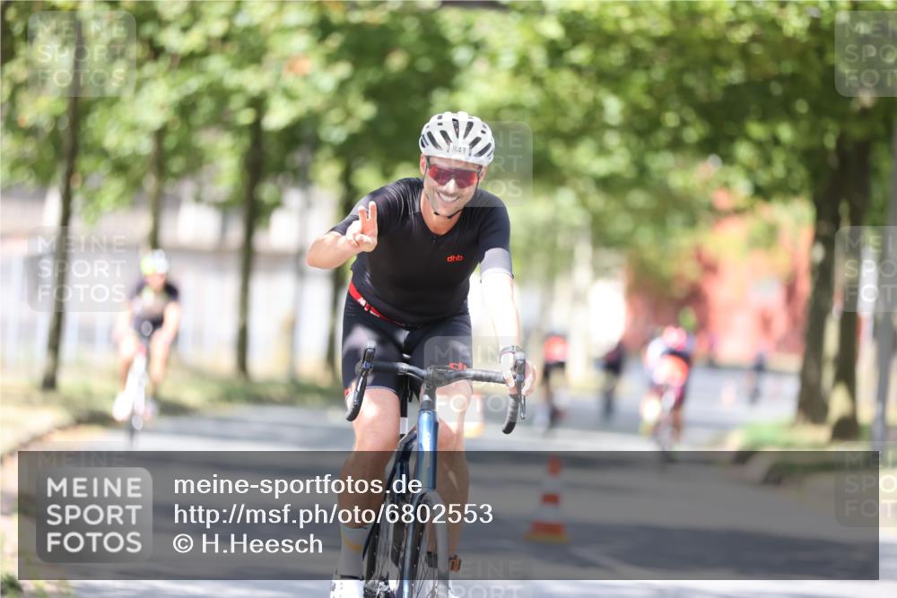 11.08.2024 - GEWOBA Citytriathlon Bremen H.Heesch http://msf.ph/oto/6802553 11.08.2024 12:03:53 Laufen  meine-sportfotos.de