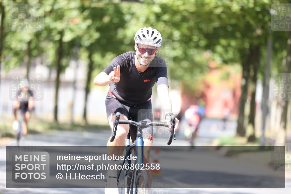 11.08.2024 - GEWOBA Citytriathlon Bremen H.Heesch http://msf.ph/oto/6802558 11.08.2024 12:03:53 Laufen  meine-sportfotos.de