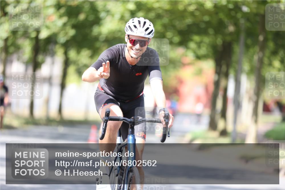 11.08.2024 - GEWOBA Citytriathlon Bremen H.Heesch http://msf.ph/oto/6802562 11.08.2024 12:03:53 Laufen  meine-sportfotos.de