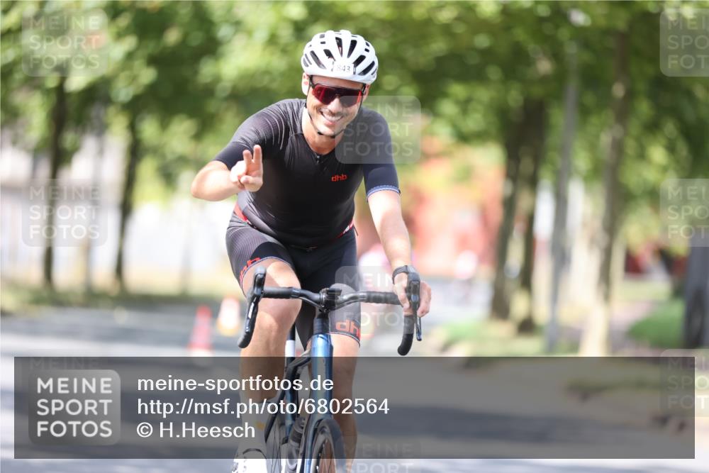 11.08.2024 - GEWOBA Citytriathlon Bremen H.Heesch http://msf.ph/oto/6802564 11.08.2024 12:03:53 Laufen  meine-sportfotos.de
