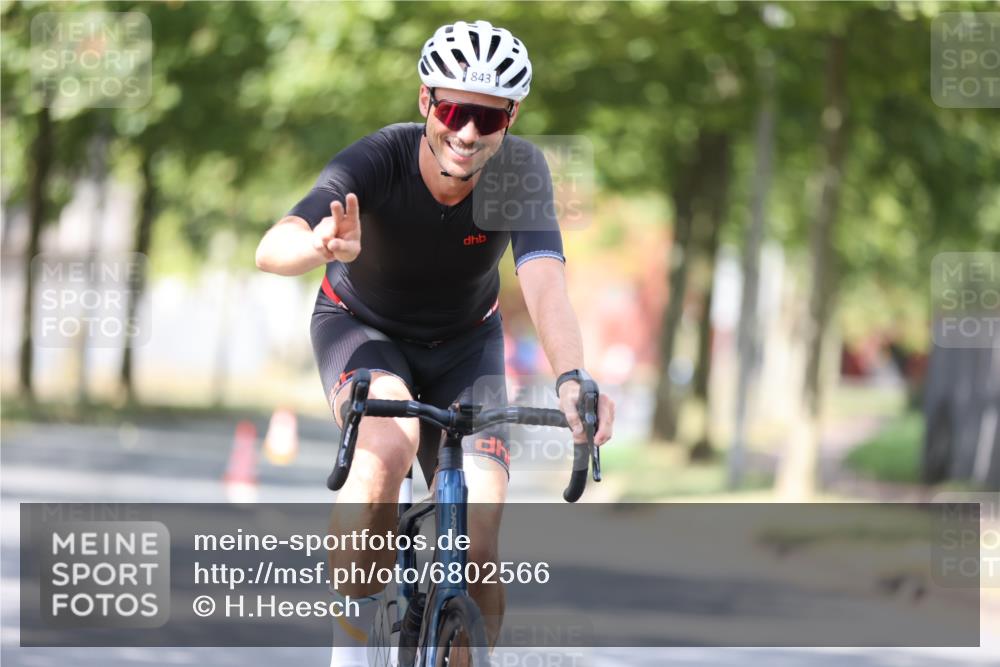 11.08.2024 - GEWOBA Citytriathlon Bremen H.Heesch http://msf.ph/oto/6802566 11.08.2024 12:03:53 Laufen  meine-sportfotos.de