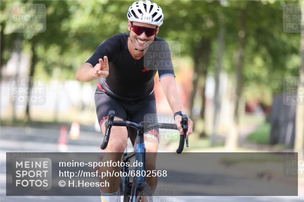11.08.2024 - GEWOBA Citytriathlon Bremen H.Heesch http://msf.ph/oto/6802568 11.08.2024 12:03:53 Laufen  meine-sportfotos.de