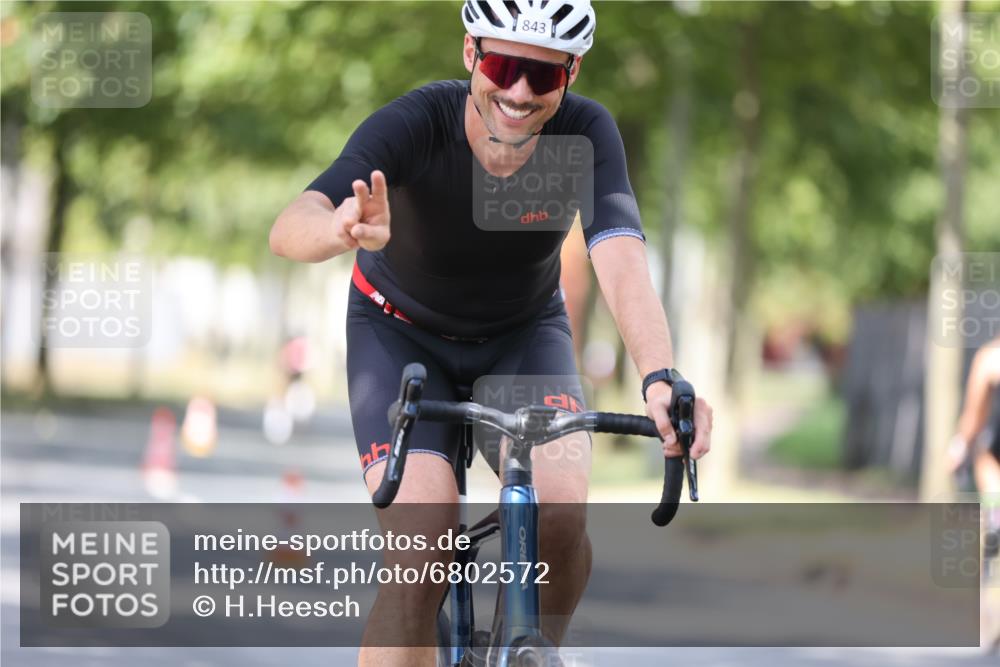 11.08.2024 - GEWOBA Citytriathlon Bremen H.Heesch http://msf.ph/oto/6802572 11.08.2024 12:03:53 Laufen  meine-sportfotos.de