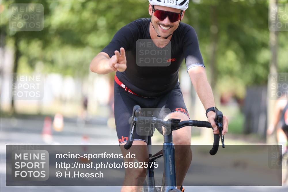 11.08.2024 - GEWOBA Citytriathlon Bremen H.Heesch http://msf.ph/oto/6802575 11.08.2024 12:03:53 Laufen  meine-sportfotos.de