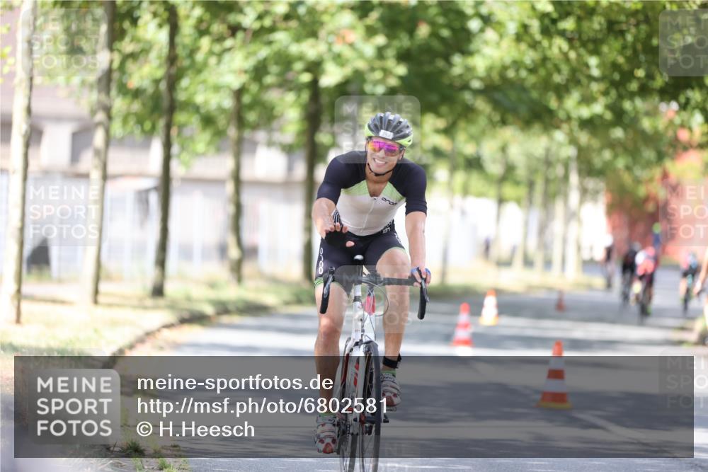 11.08.2024 - GEWOBA Citytriathlon Bremen H.Heesch http://msf.ph/oto/6802581 11.08.2024 12:03:55 Laufen  meine-sportfotos.de