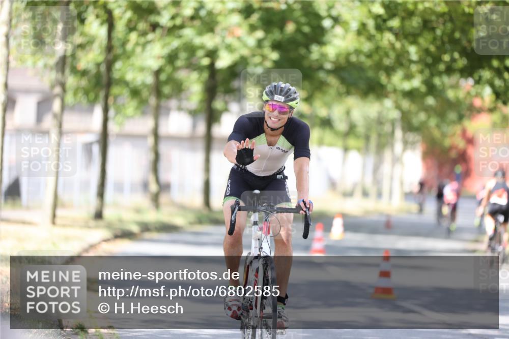 11.08.2024 - GEWOBA Citytriathlon Bremen H.Heesch http://msf.ph/oto/6802585 11.08.2024 12:03:55 Laufen  meine-sportfotos.de