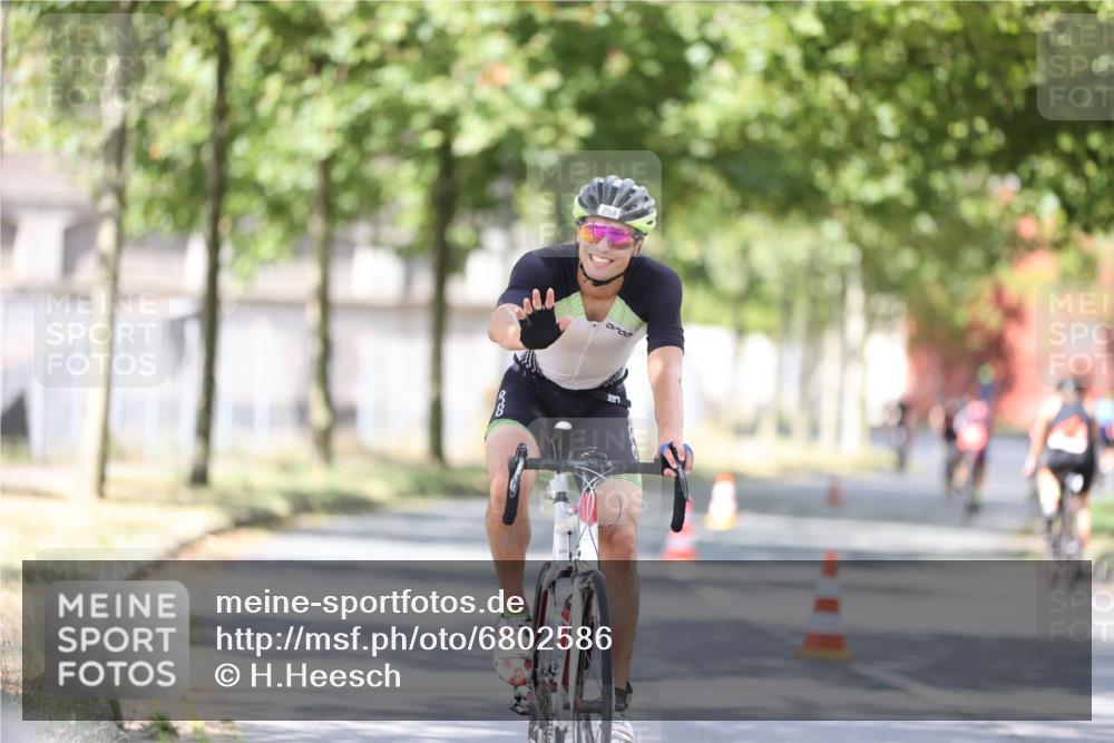 11.08.2024 - GEWOBA Citytriathlon Bremen H.Heesch http://msf.ph/oto/6802586 11.08.2024 12:03:55 Laufen  meine-sportfotos.de