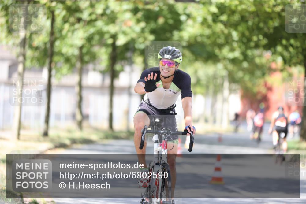 11.08.2024 - GEWOBA Citytriathlon Bremen H.Heesch http://msf.ph/oto/6802590 11.08.2024 12:03:56 Laufen  meine-sportfotos.de