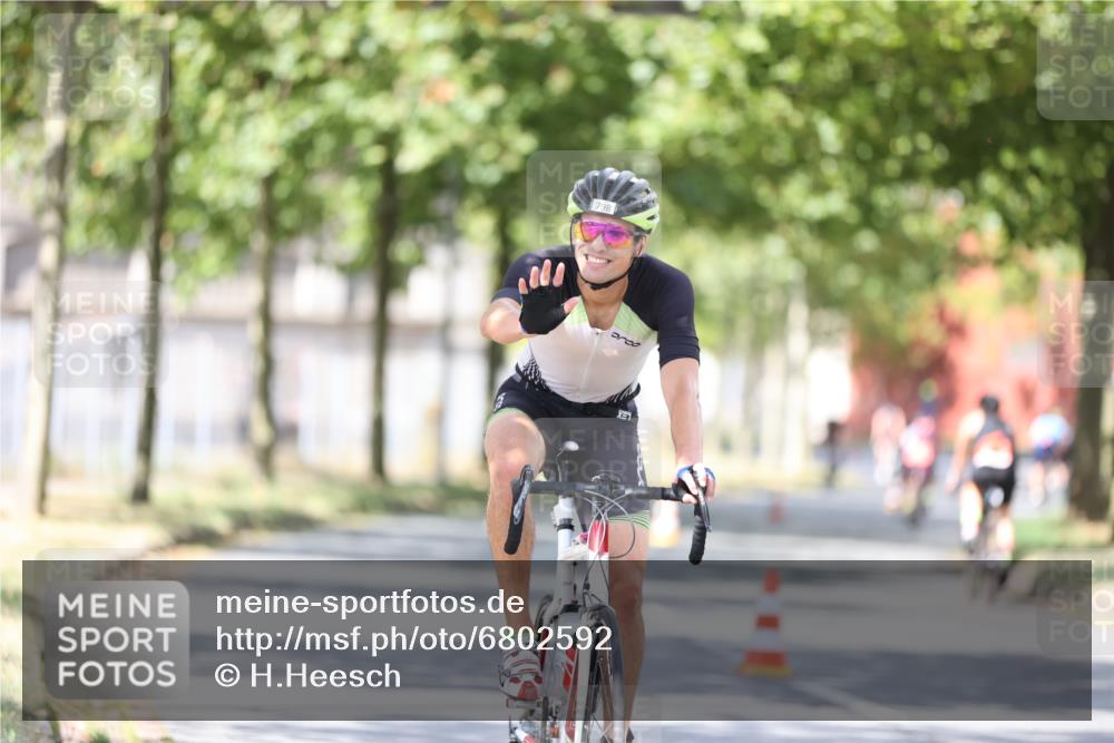 11.08.2024 - GEWOBA Citytriathlon Bremen H.Heesch http://msf.ph/oto/6802592 11.08.2024 12:03:56 Laufen  meine-sportfotos.de