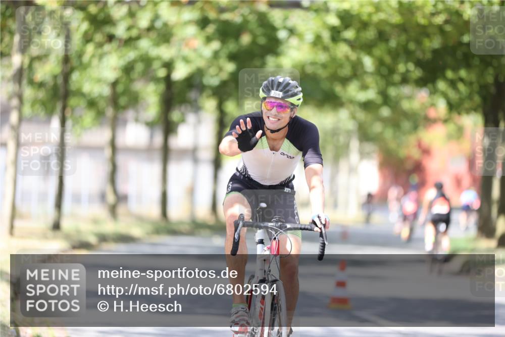 11.08.2024 - GEWOBA Citytriathlon Bremen H.Heesch http://msf.ph/oto/6802594 11.08.2024 12:03:56 Laufen  meine-sportfotos.de