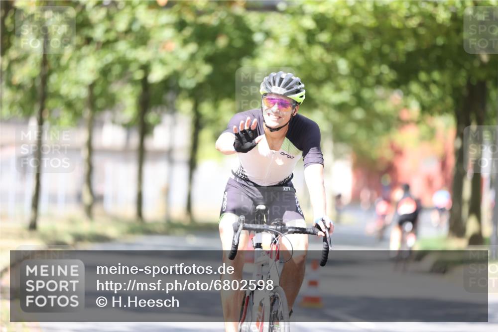 11.08.2024 - GEWOBA Citytriathlon Bremen H.Heesch http://msf.ph/oto/6802598 11.08.2024 12:03:56 Laufen  meine-sportfotos.de