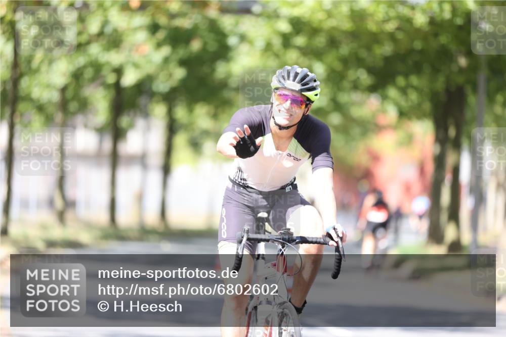 11.08.2024 - GEWOBA Citytriathlon Bremen H.Heesch http://msf.ph/oto/6802602 11.08.2024 12:03:56 Laufen  meine-sportfotos.de