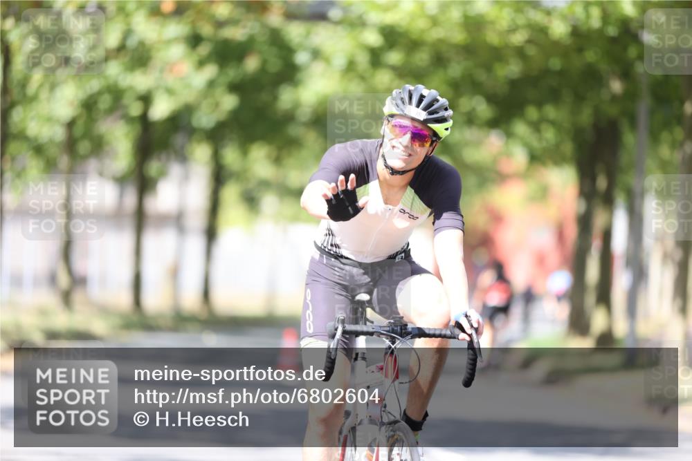 11.08.2024 - GEWOBA Citytriathlon Bremen H.Heesch http://msf.ph/oto/6802604 11.08.2024 12:03:56 Laufen  meine-sportfotos.de