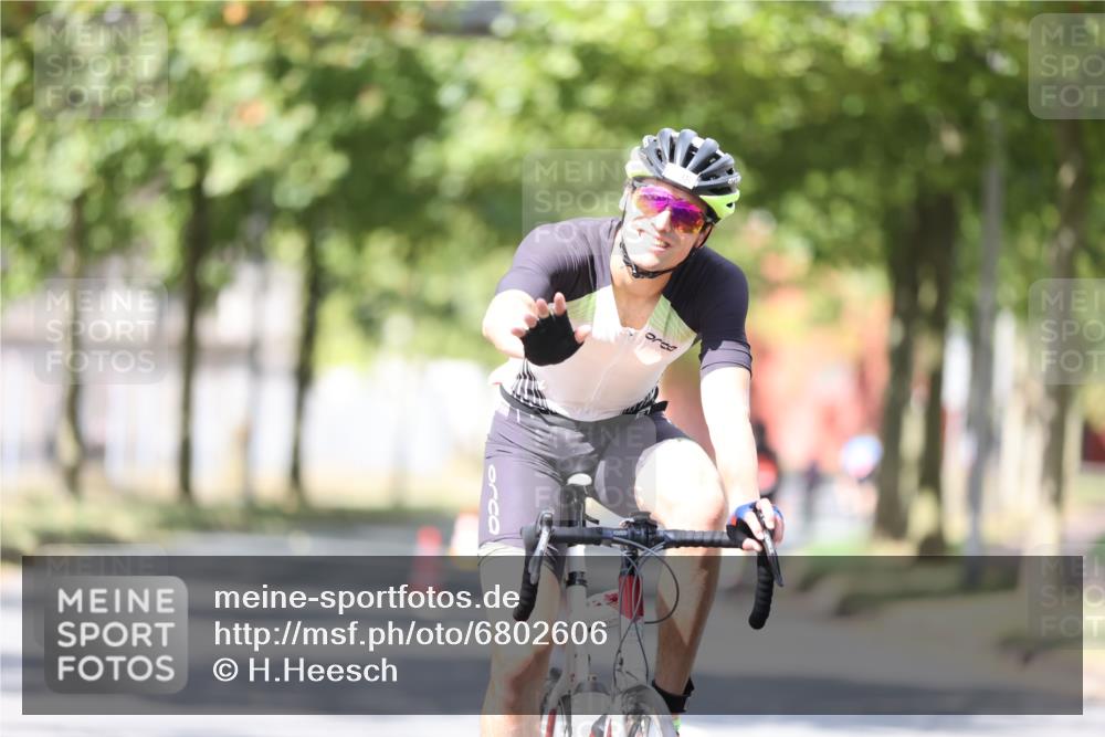 11.08.2024 - GEWOBA Citytriathlon Bremen H.Heesch http://msf.ph/oto/6802606 11.08.2024 12:03:56 Laufen  meine-sportfotos.de