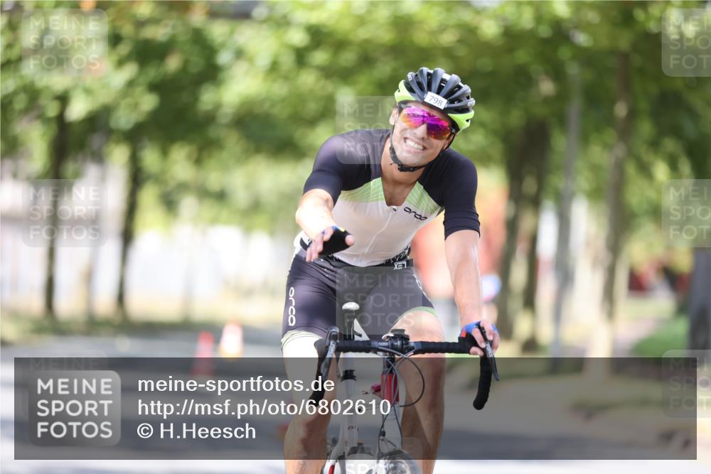 11.08.2024 - GEWOBA Citytriathlon Bremen H.Heesch http://msf.ph/oto/6802610 11.08.2024 12:03:56 Laufen  meine-sportfotos.de