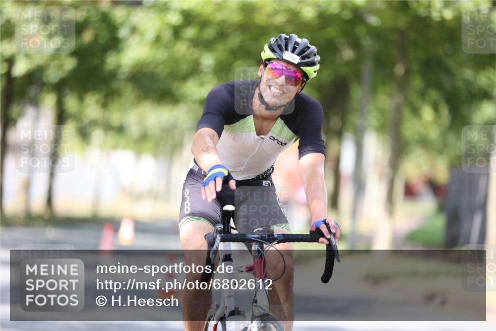 11.08.2024 - GEWOBA Citytriathlon Bremen H.Heesch http://msf.ph/oto/6802612 11.08.2024 12:03:56 Laufen  meine-sportfotos.de