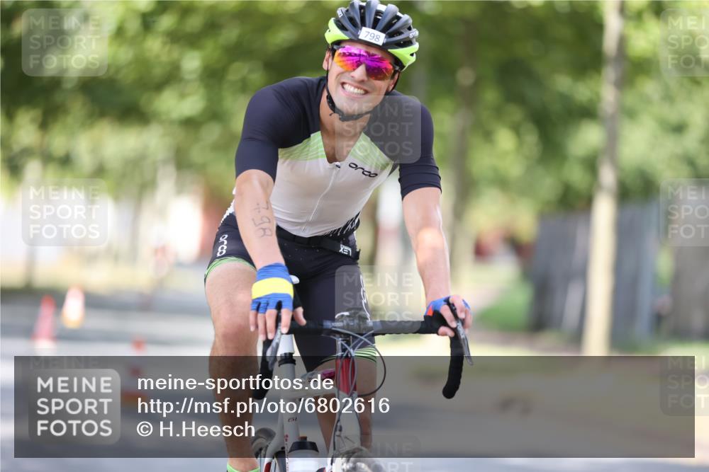 11.08.2024 - GEWOBA Citytriathlon Bremen H.Heesch http://msf.ph/oto/6802616 11.08.2024 12:03:56 Laufen  meine-sportfotos.de