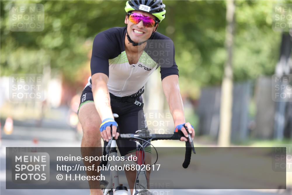 11.08.2024 - GEWOBA Citytriathlon Bremen H.Heesch http://msf.ph/oto/6802617 11.08.2024 12:03:56 Laufen  meine-sportfotos.de