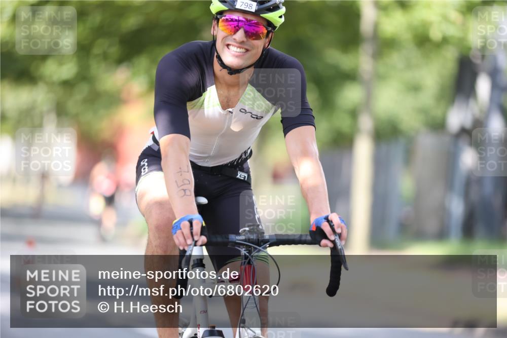 11.08.2024 - GEWOBA Citytriathlon Bremen H.Heesch http://msf.ph/oto/6802620 11.08.2024 12:03:56 Laufen  meine-sportfotos.de