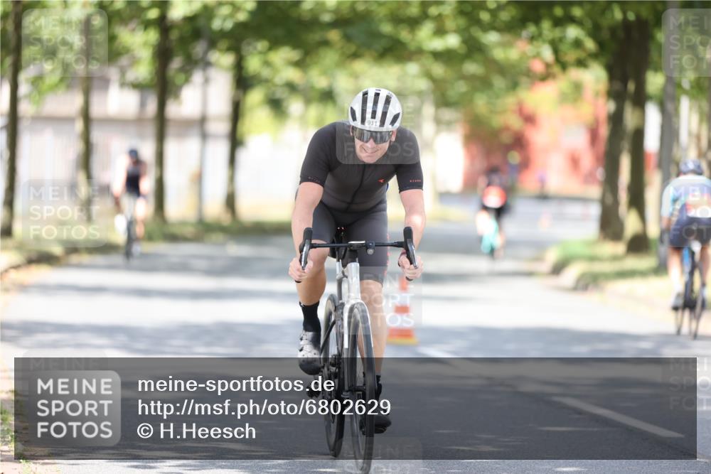11.08.2024 - GEWOBA Citytriathlon Bremen H.Heesch http://msf.ph/oto/6802629 11.08.2024 12:04:05 Laufen  meine-sportfotos.de