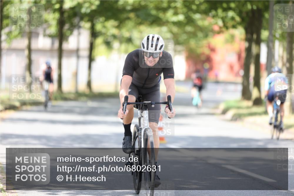 11.08.2024 - GEWOBA Citytriathlon Bremen H.Heesch http://msf.ph/oto/6802631 11.08.2024 12:04:05 Laufen  meine-sportfotos.de