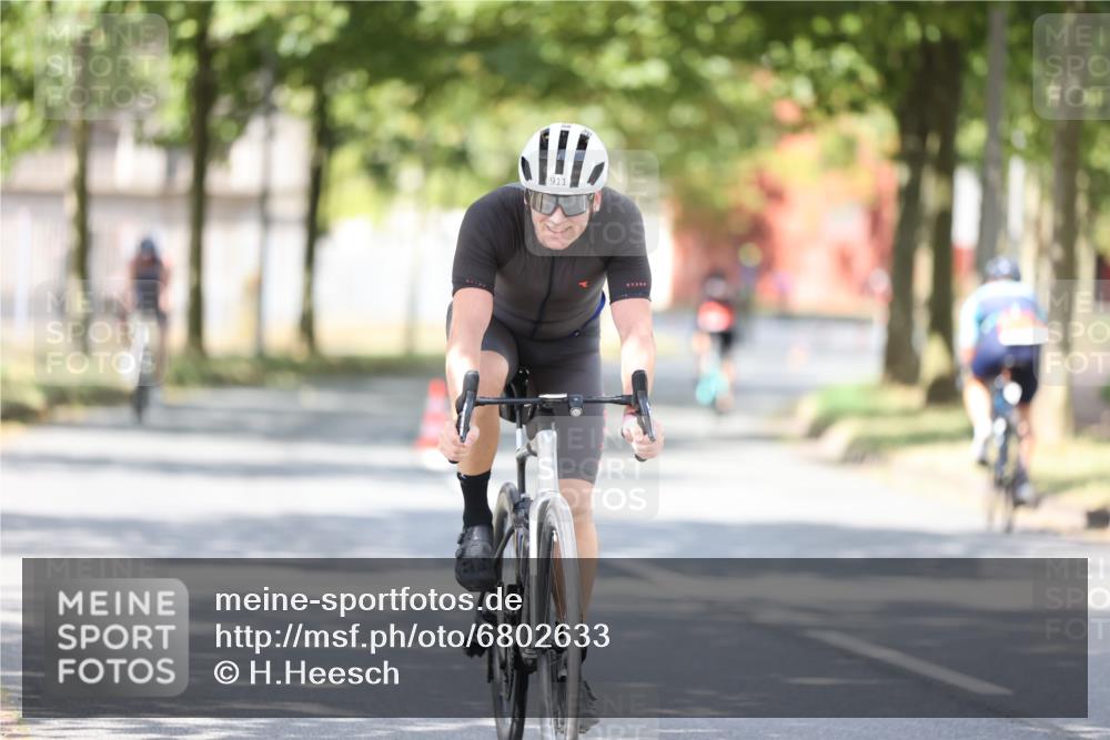 11.08.2024 - GEWOBA Citytriathlon Bremen H.Heesch http://msf.ph/oto/6802633 11.08.2024 12:04:05 Laufen  meine-sportfotos.de