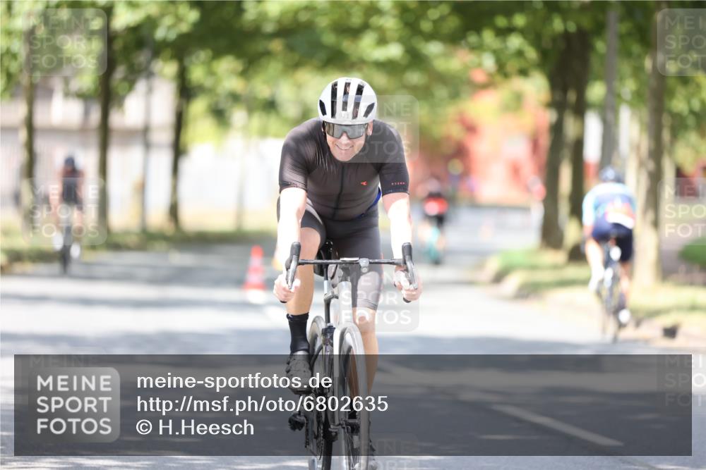 11.08.2024 - GEWOBA Citytriathlon Bremen H.Heesch http://msf.ph/oto/6802635 11.08.2024 12:04:05 Laufen  meine-sportfotos.de