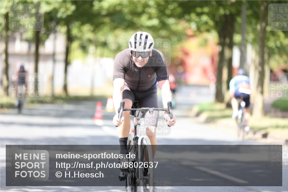 11.08.2024 - GEWOBA Citytriathlon Bremen H.Heesch http://msf.ph/oto/6802637 11.08.2024 12:04:05 Laufen  meine-sportfotos.de