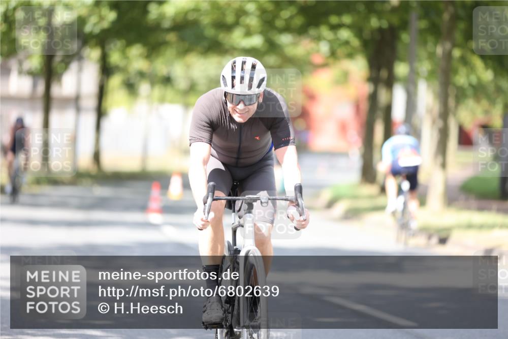 11.08.2024 - GEWOBA Citytriathlon Bremen H.Heesch http://msf.ph/oto/6802639 11.08.2024 12:04:05 Laufen  meine-sportfotos.de