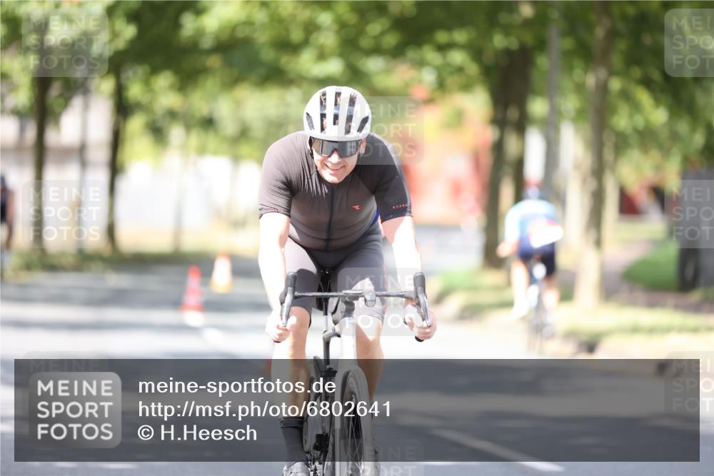 11.08.2024 - GEWOBA Citytriathlon Bremen H.Heesch http://msf.ph/oto/6802641 11.08.2024 12:04:05 Laufen  meine-sportfotos.de