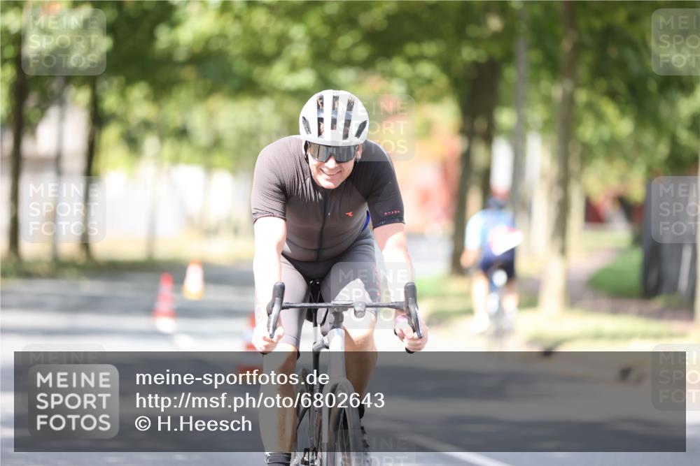 11.08.2024 - GEWOBA Citytriathlon Bremen H.Heesch http://msf.ph/oto/6802643 11.08.2024 12:04:05 Laufen  meine-sportfotos.de