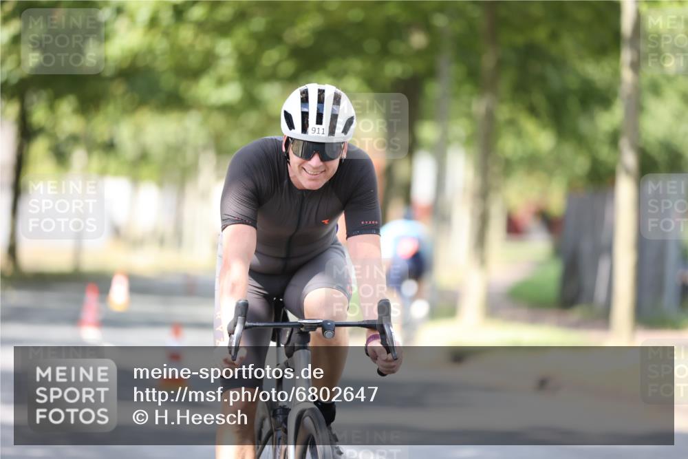11.08.2024 - GEWOBA Citytriathlon Bremen H.Heesch http://msf.ph/oto/6802647 11.08.2024 12:04:05 Laufen  meine-sportfotos.de