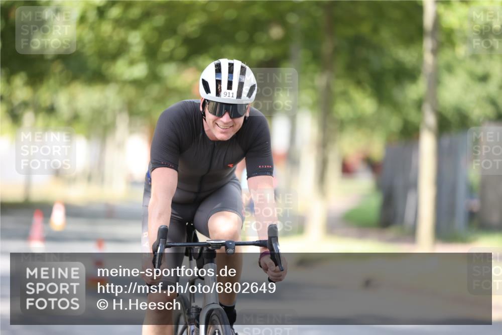 11.08.2024 - GEWOBA Citytriathlon Bremen H.Heesch http://msf.ph/oto/6802649 11.08.2024 12:04:05 Laufen  meine-sportfotos.de