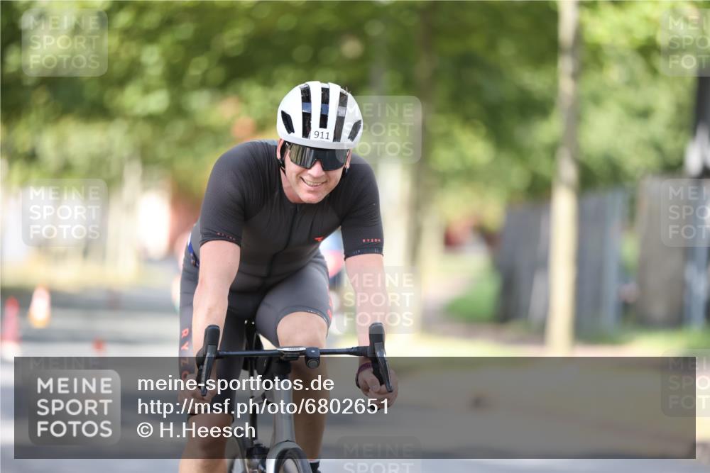 11.08.2024 - GEWOBA Citytriathlon Bremen H.Heesch http://msf.ph/oto/6802651 11.08.2024 12:04:05 Laufen  meine-sportfotos.de