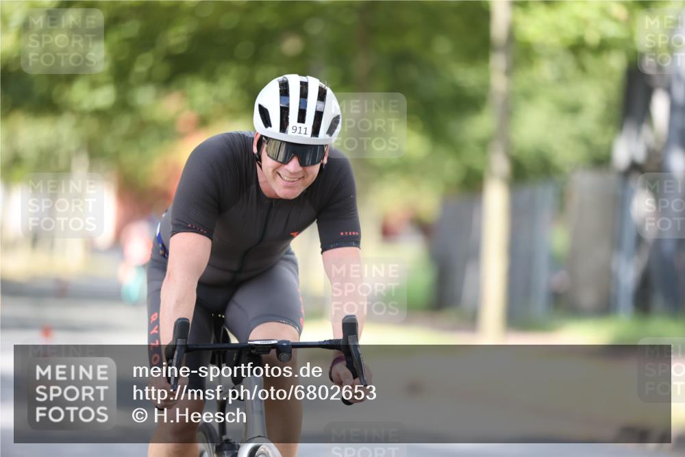 11.08.2024 - GEWOBA Citytriathlon Bremen H.Heesch http://msf.ph/oto/6802653 11.08.2024 12:04:05 Laufen  meine-sportfotos.de
