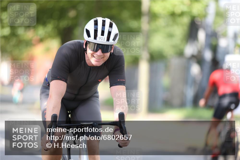 11.08.2024 - GEWOBA Citytriathlon Bremen H.Heesch http://msf.ph/oto/6802657 11.08.2024 12:04:05 Laufen  meine-sportfotos.de