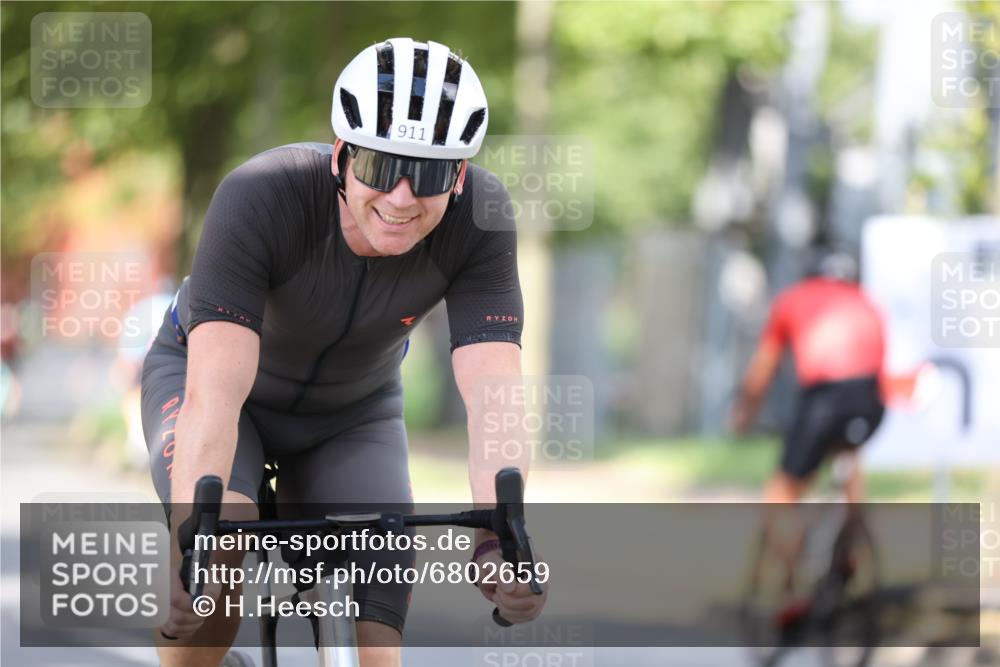 11.08.2024 - GEWOBA Citytriathlon Bremen H.Heesch http://msf.ph/oto/6802659 11.08.2024 12:04:05 Laufen  meine-sportfotos.de