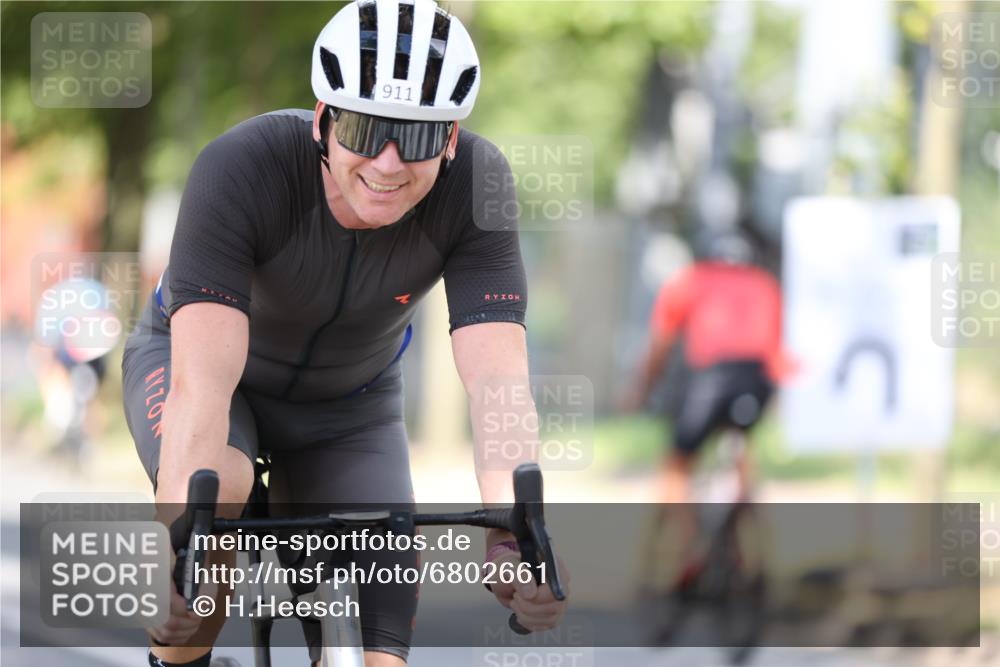 11.08.2024 - GEWOBA Citytriathlon Bremen H.Heesch http://msf.ph/oto/6802661 11.08.2024 12:04:05 Laufen  meine-sportfotos.de
