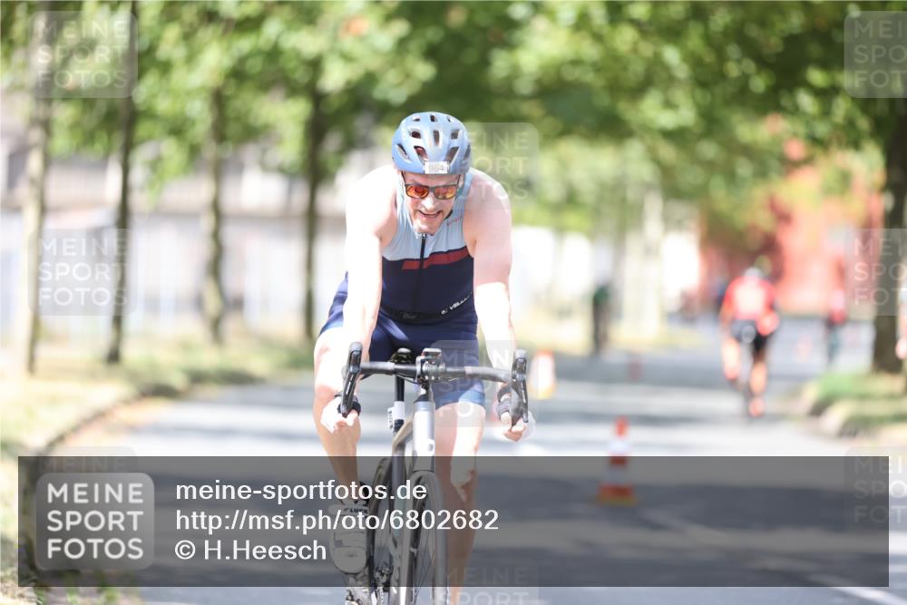 11.08.2024 - GEWOBA Citytriathlon Bremen H.Heesch http://msf.ph/oto/6802682 11.08.2024 12:04:09 Laufen  meine-sportfotos.de