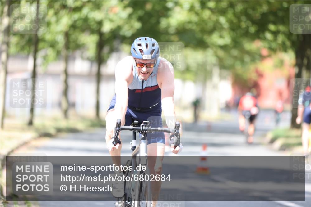 11.08.2024 - GEWOBA Citytriathlon Bremen H.Heesch http://msf.ph/oto/6802684 11.08.2024 12:04:09 Laufen  meine-sportfotos.de