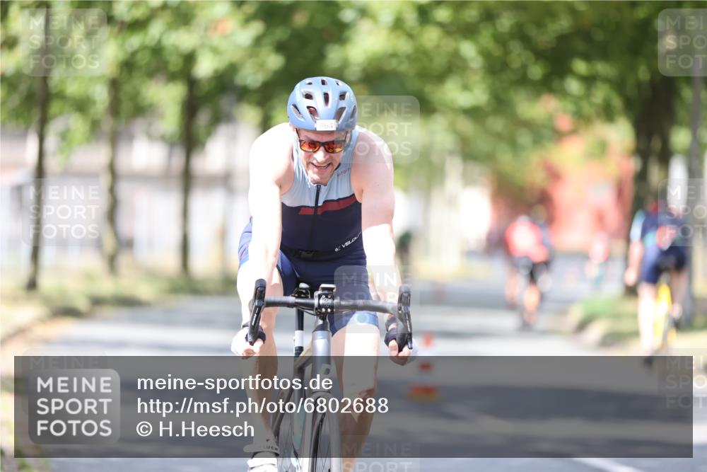 11.08.2024 - GEWOBA Citytriathlon Bremen H.Heesch http://msf.ph/oto/6802688 11.08.2024 12:04:09 Laufen  meine-sportfotos.de