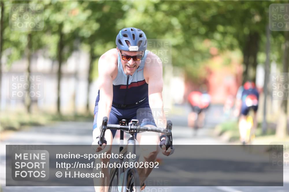 11.08.2024 - GEWOBA Citytriathlon Bremen H.Heesch http://msf.ph/oto/6802692 11.08.2024 12:04:09 Laufen  meine-sportfotos.de